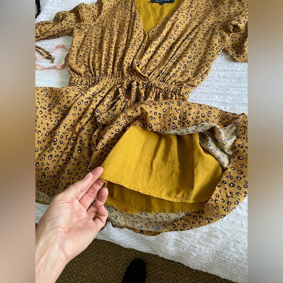 Blue Life Leopard Animal Print Bruno Romper size Medium Mustard Golden Glow - Picture 7 of 11